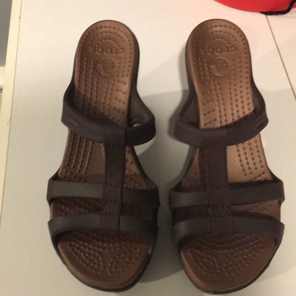 Crocks heeled Sandals brown sz 7